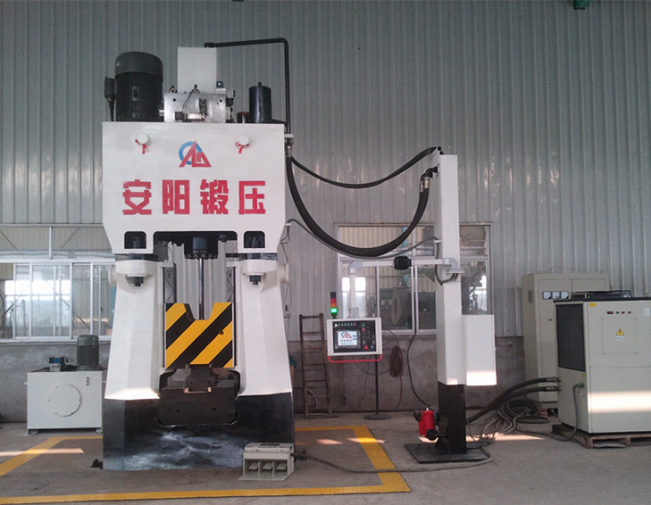 CNC closed-die forging hammer with control station
