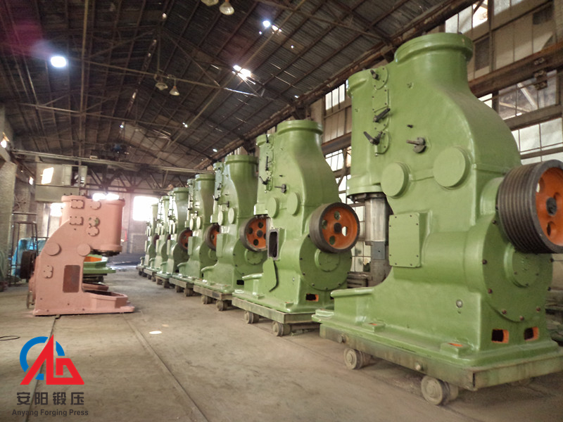 Pneumatic forging hammer machine
